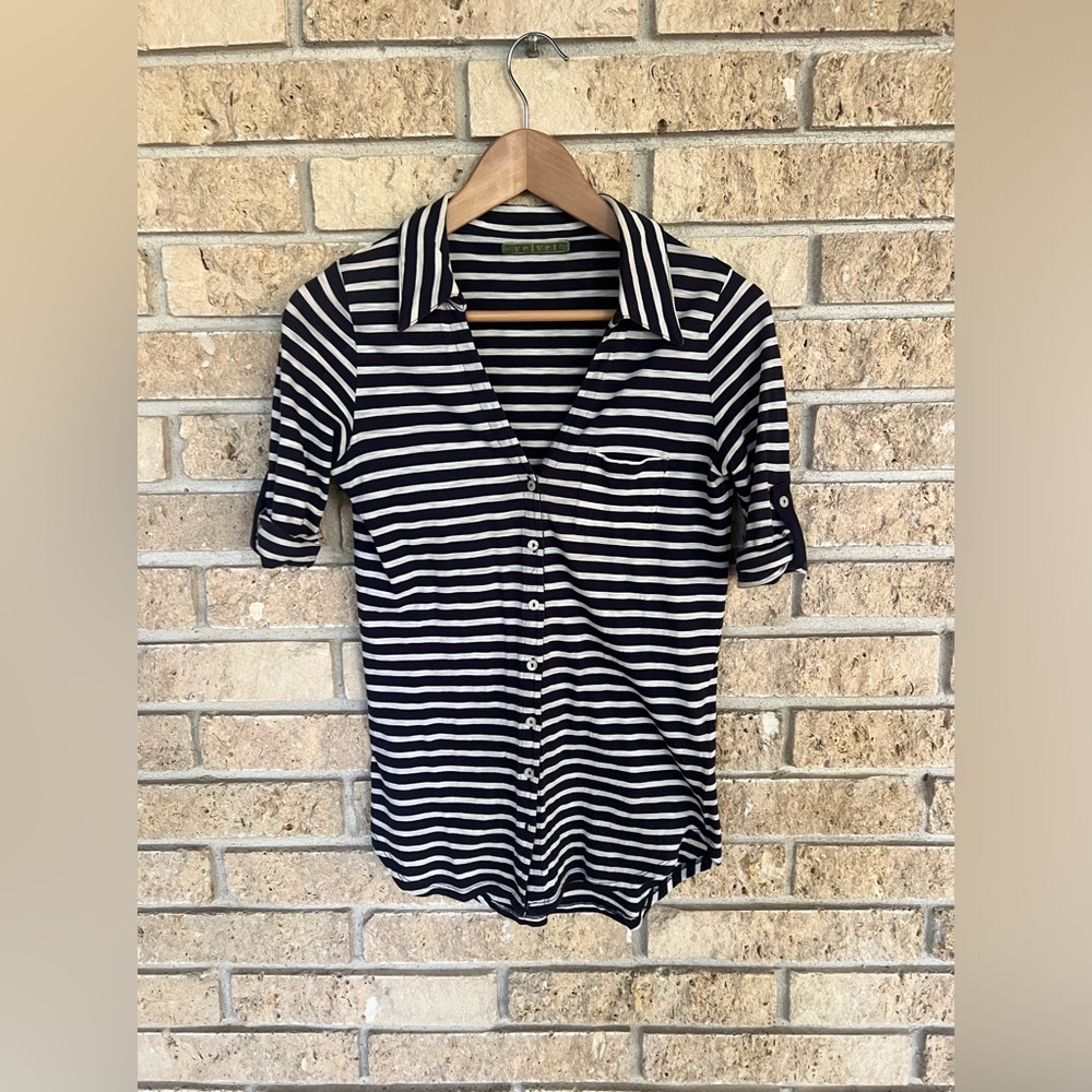 Velvet by Graham and Spencer. Cotton knit navy and white striped fitted shirt. M